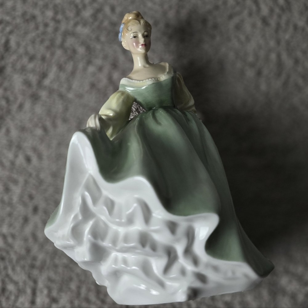 Royal Doulton Fair Lady Figurine Bone China England - Picture 12 of 12